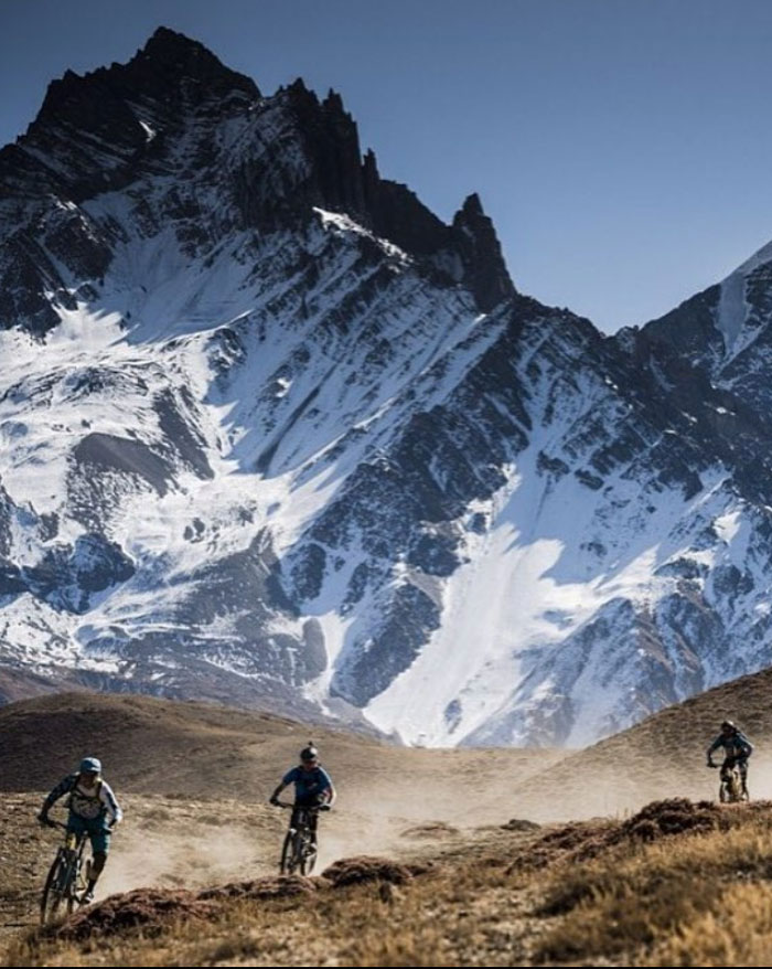 mountain-biking-himalayas.jpg - 131.01 kB