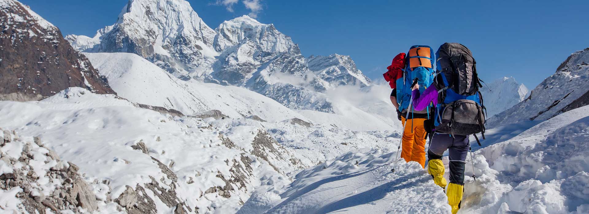 hiking-in-himalaya-mountains.jpg - 167.82 kB